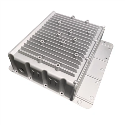 السكن مضخم الألومنيوم